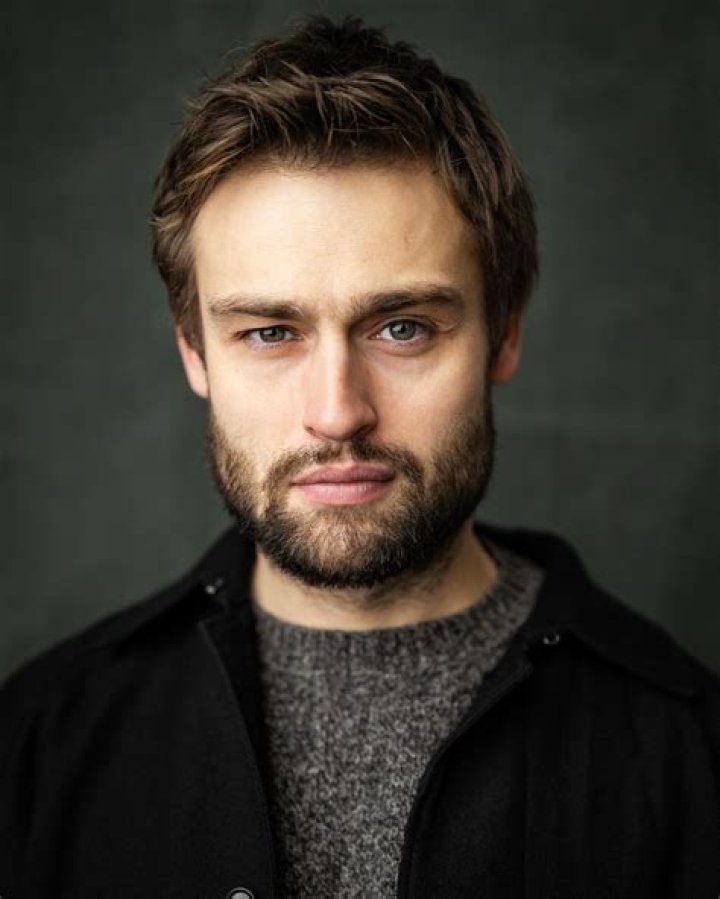 Douglas Booth Biography, Age, Height, Wife, Net Worth, Family