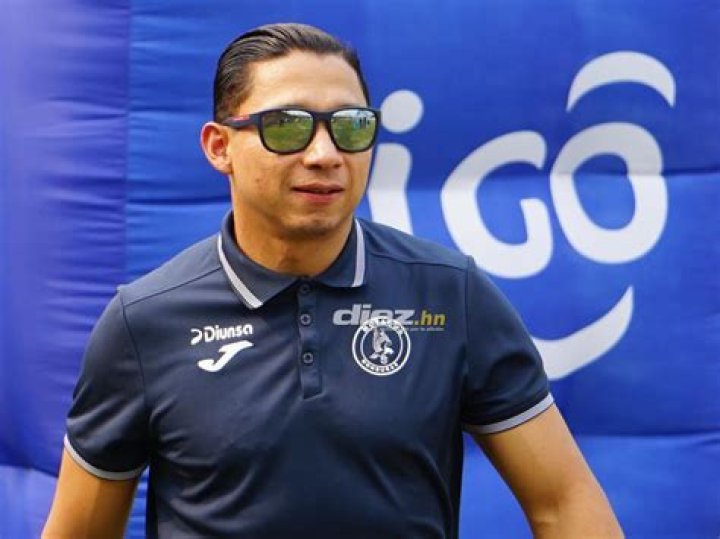 Emilio Izaguirre Biography, Age, Height, Wife, Net Worth, Family
