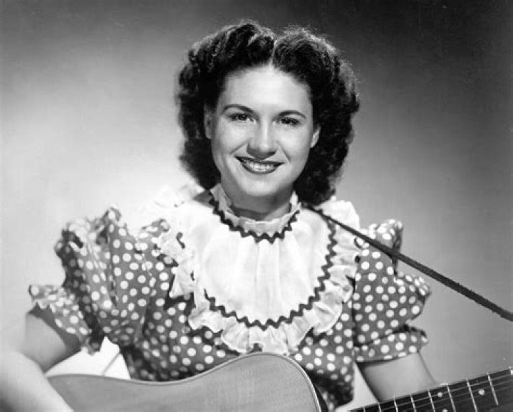 Kitty Wells biografía, edad, altura, esposa, net worth, familia