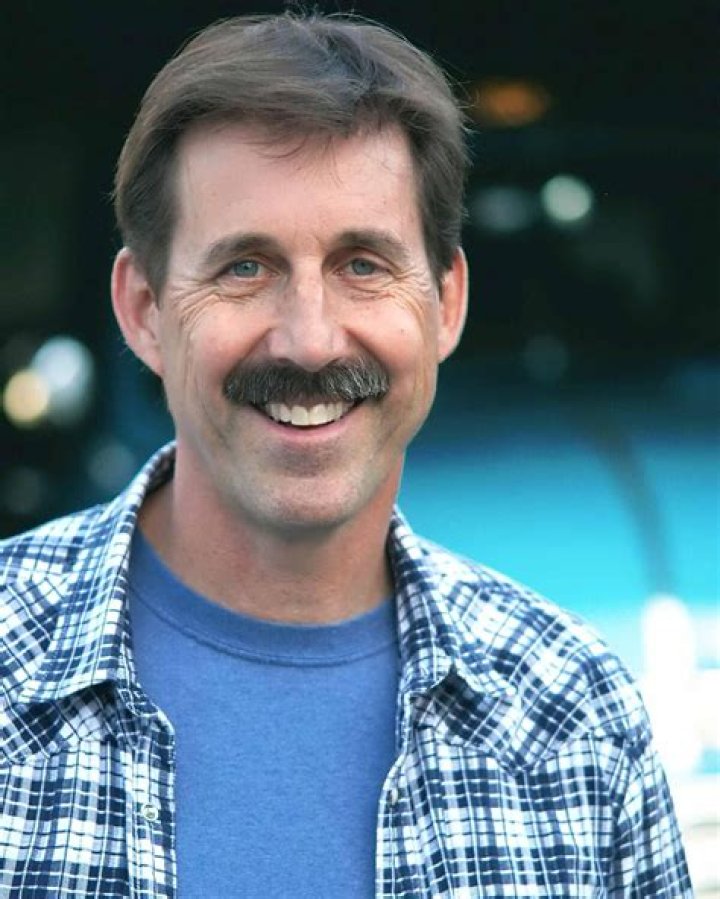 Lon Gowan Biography, Age, Height, Wife, Net Worth, Family