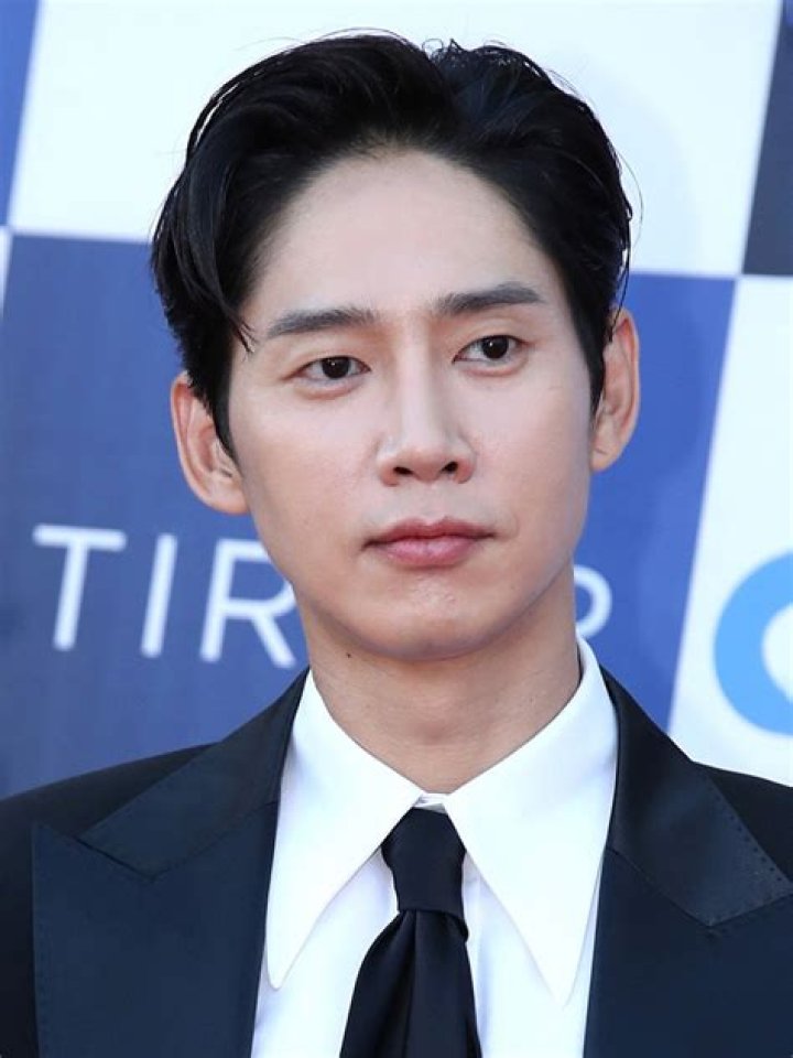 Park Sung-hoon Biography, Age, Height, Net Worth, Family