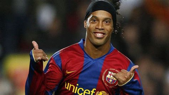 Ronaldinho biografía, edad, altura, esposo, net worth, familia